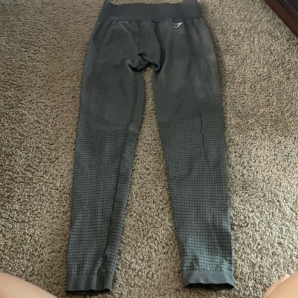 Gym shark leggings